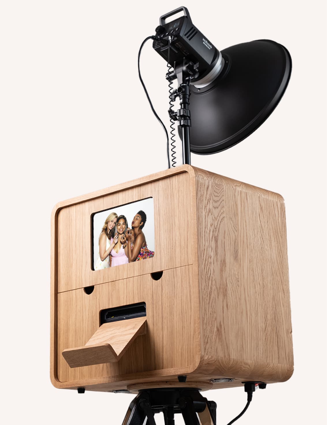 WoodyBooth Hochzeit Leipzig — Gäste an der Fotobox